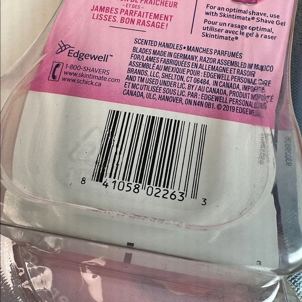 new Skintimate Exfoliating Shaving Razors 2 pack 4razors